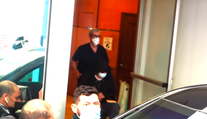 Ο Μπραντ Πιτ σε αναπηρικό αμαξίδιο