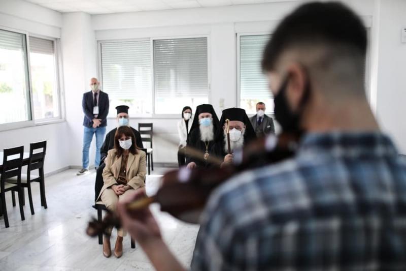 επίσκεψη ΠτΔ σε προσφυγική δομή