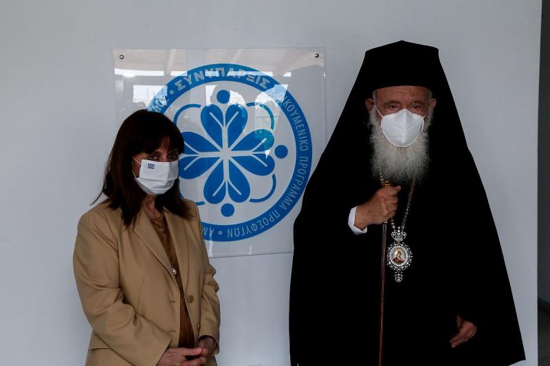 Κατερίνα Σακελλαροπούλου με τον Αρχιεπίσκοπο Ιερώνυμο