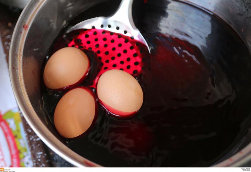πασχαλινά αυγά βάψιμο