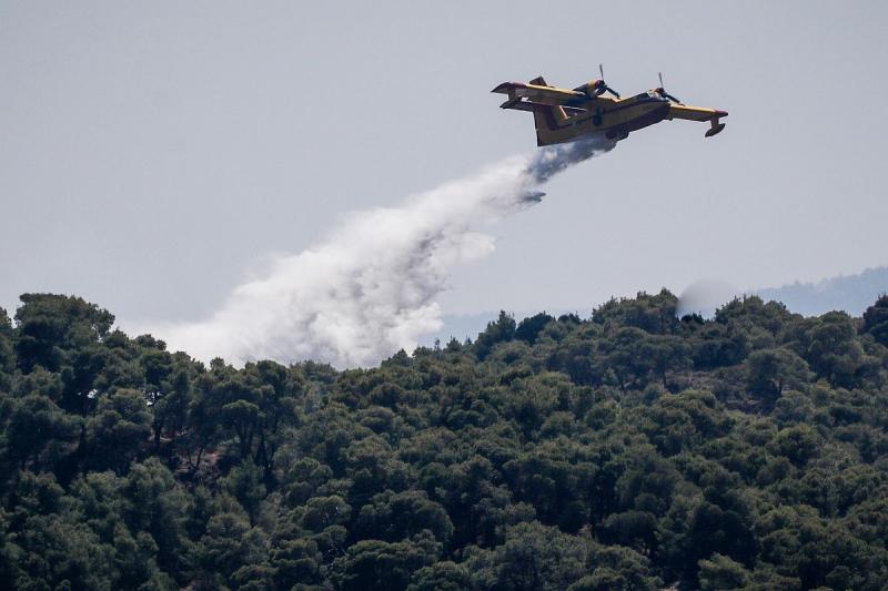 Πεζετέλ ρίχνει νερό 