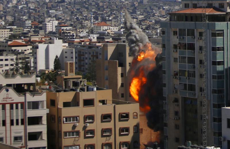 Φωτιά σε κτίριο στη Λωρίδα της Γάζας