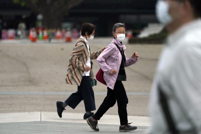 Ιάπωνες με μάσκες