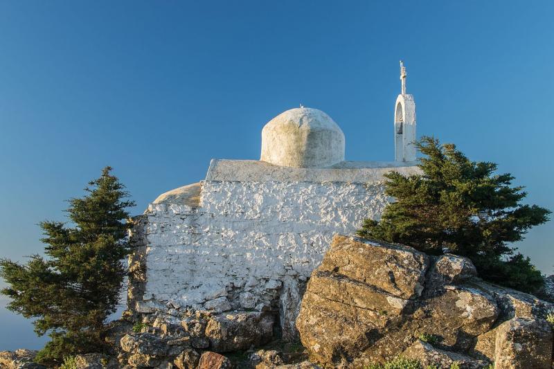 Εκκλησάκι στην κορυφή του όρους Δίκαιος στην Κω