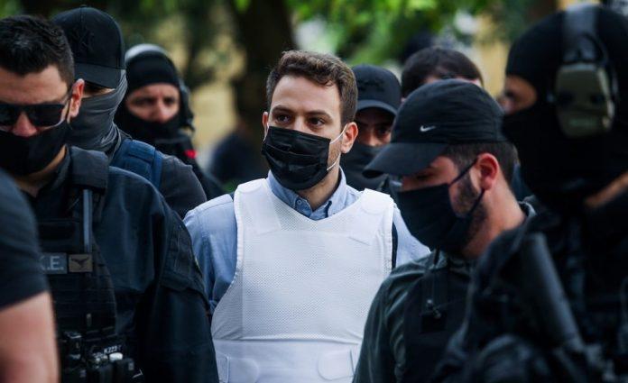 Πιλότος οδηγείται στη φυλακή
