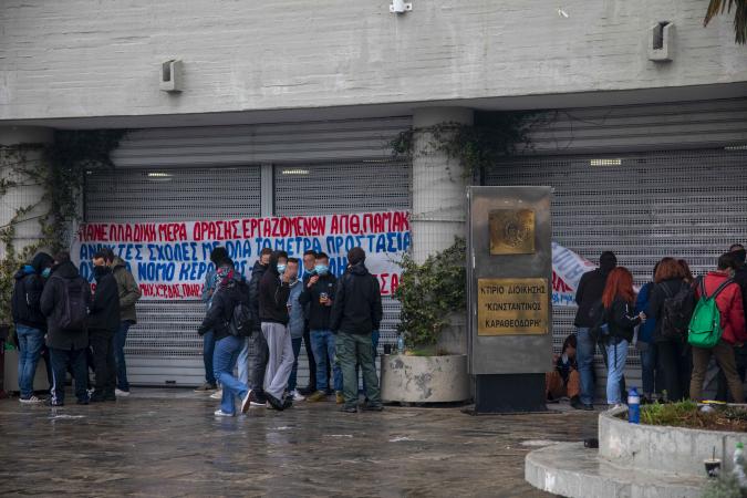 φοιτητές στην κατάληψη του ΑΠΘ