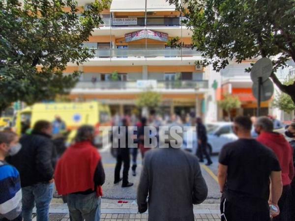 κόσμος στο σημείο που έγινε ο καυγάς στην Πάτρα