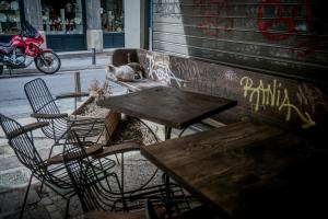 Τραπεζοκαθίσματα κλειστού καταστήματος