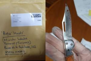 Φάκελος με ματωμένο μαχαίρι 