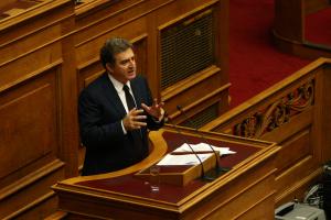 Ο Χρυσοχοϊδης στη Βουλή 