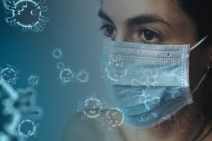 Άτομο με μάσκα