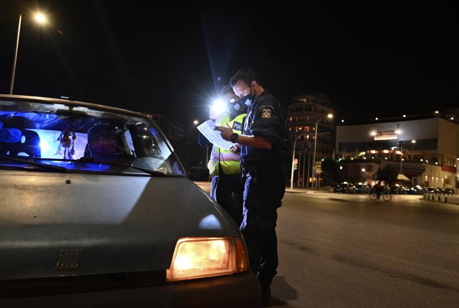 Έλεγχος αστυνομικού lockdown 13033 χαρτί μετακίνησης