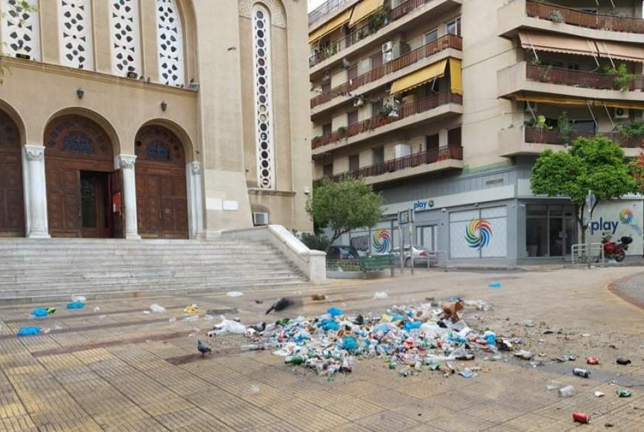 Επιχείρηση καθαριότητας στην πλατεία Αγ. Γεωργίου Κυψέλη