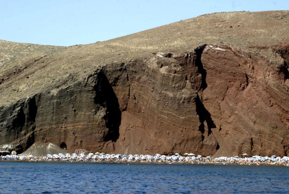 κόκκινη παραλία στη Σαντορίνη