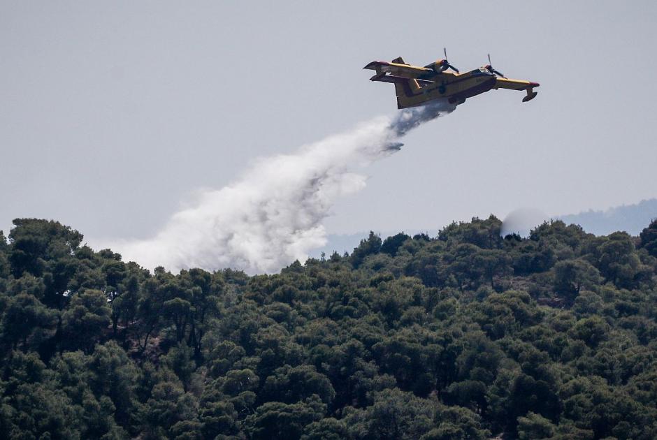 Πεζετέλ ρίχνει νερό 