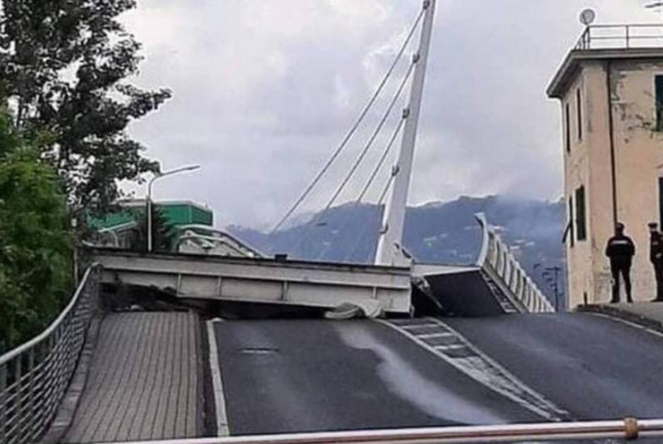 Η στιγμή της κατάρρευσης κινητής γέφυρας στην Ιταλία