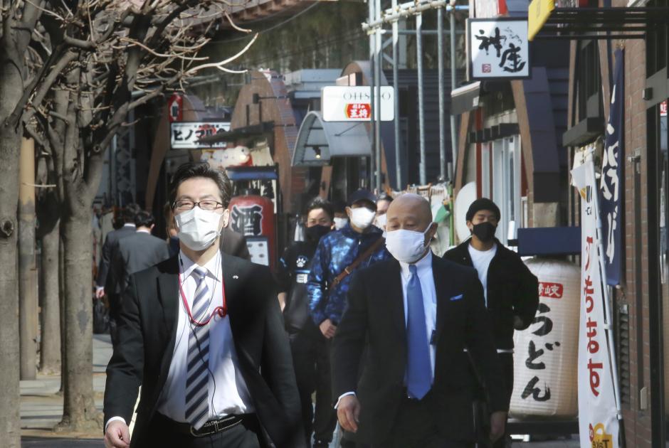 Πολίτες Ιαπωνίας με μάσκες