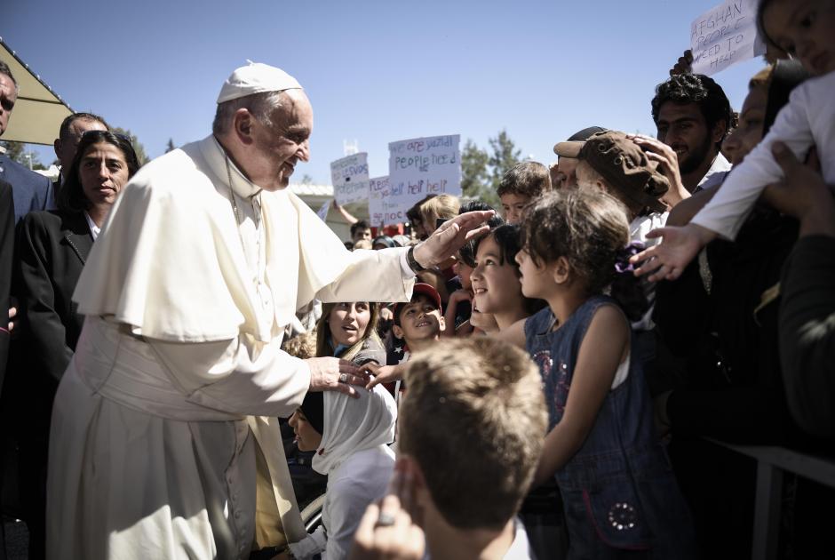 Πάπας Φραγκίσκος ανάμεσα σε κόσμο