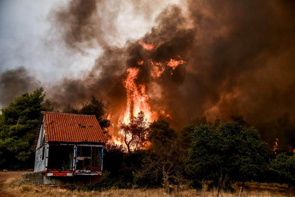 φψτια στα Βιλια τεταρτη μέρα