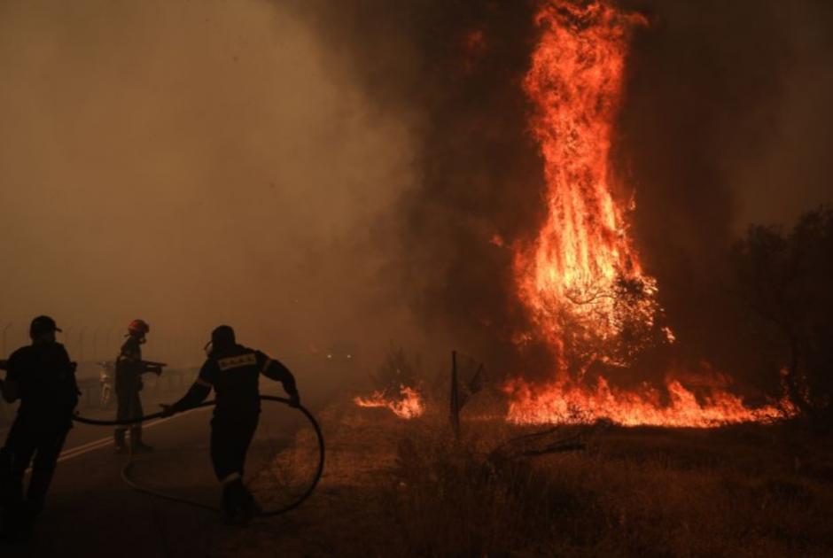 Φωτιά στη Βαρυμπόμπη