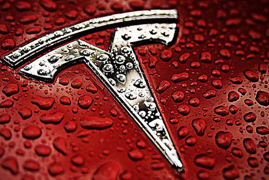 TESLA σεξουαλική παρενόχληση 