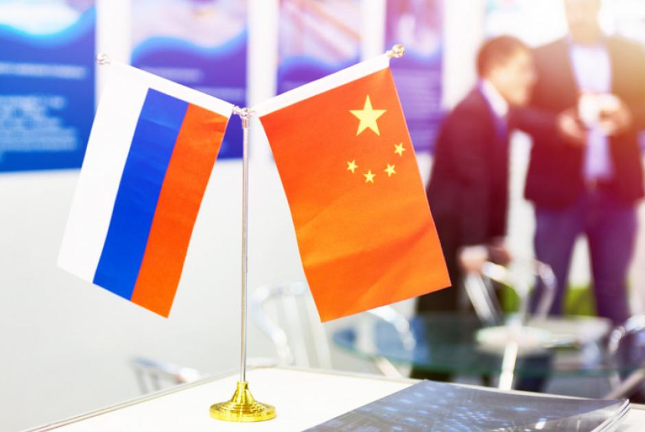 Μόσχα και Πεκίνο σημαίες 