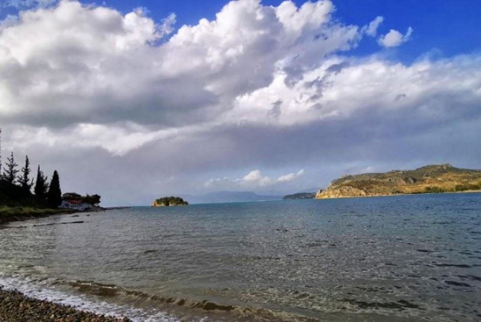 Καιρός Τοπικές βροχές