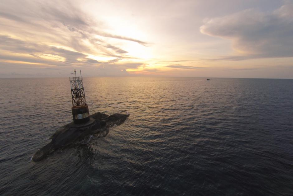 Εικόνα από το Ιόνιο Πέλαγος στο ηλιοβασίλεμα – συμβολική αναφορά στην ενεργειακή συνεργασία Ελλάδας–ΗΠΑ.