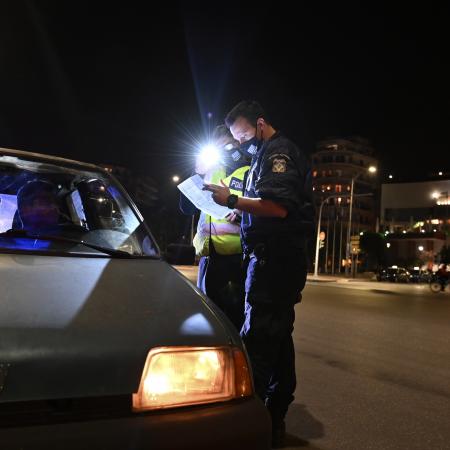 Έλεγχος αστυνομικού lockdown 13033 χαρτί μετακίνησης