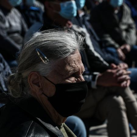 συνταξιούχος σε διαδήλωση