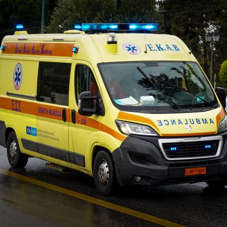 ασθενοφόρο όχημα του ΕΚΑΒ