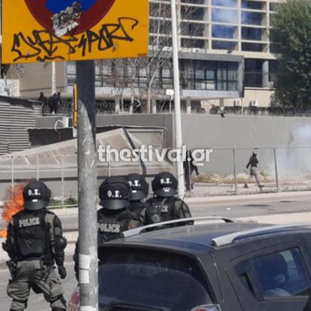 Επεισόδια με μολότοφ και χημικά στη Θεσσαλονίκη