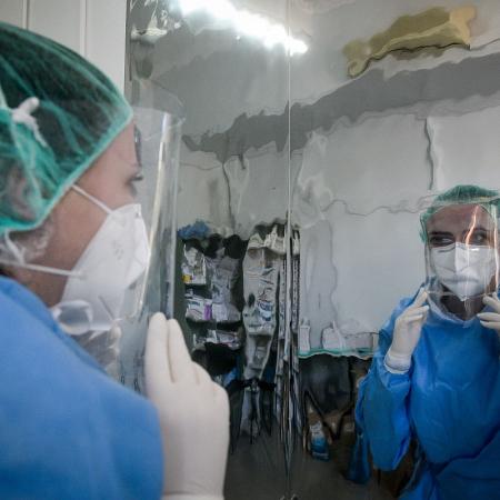 Γιατρός σε ΜΕΘ