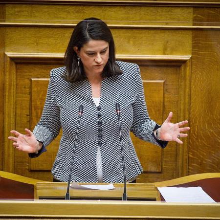 Νίκη Κεραμέως στη Βουλή