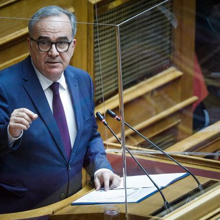 Νίκος Παπαθανάσης στο βήμα της Βουλής