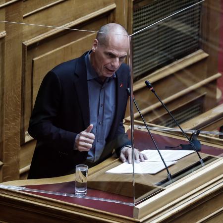 Ο Γιάνης Βαρουφάκης στη Βουλή