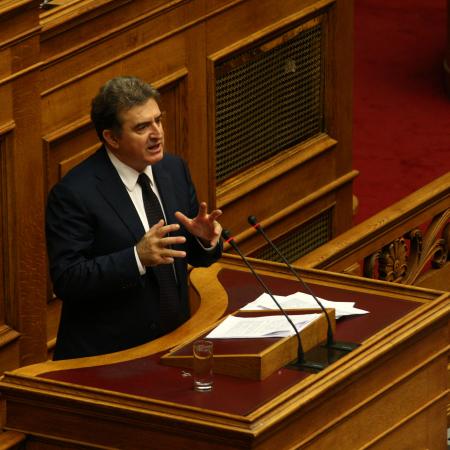 Ο Χρυσοχοϊδης στη Βουλή 