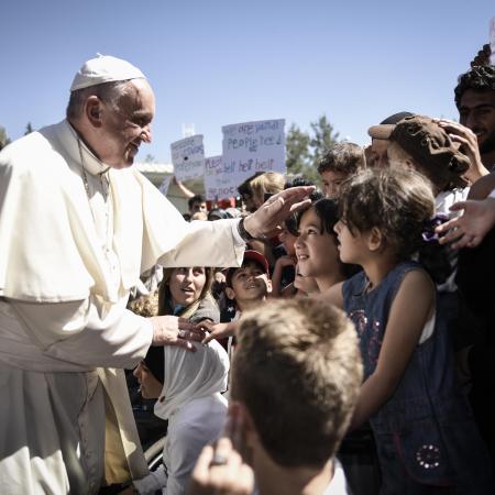 Πάπας Φραγκίσκος ανάμεσα σε κόσμο