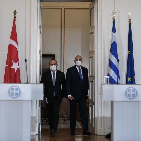 Τσαβούσογλου με Δένδια