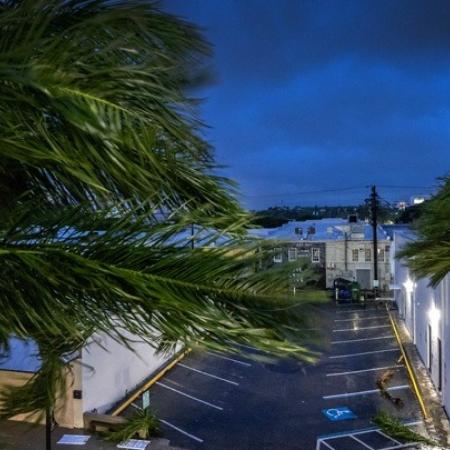 τυφωνας μιλτον