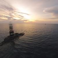 Εικόνα από το Ιόνιο Πέλαγος στο ηλιοβασίλεμα – συμβολική αναφορά στην ενεργειακή συνεργασία Ελλάδας–ΗΠΑ.