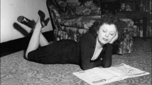 i edith piaf ksaplomeni sto patoma na diavazi