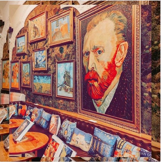 toixos apo to cafe van gogh