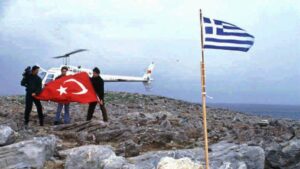 Ελληνική και τουρκική σημαία στα Ίμια