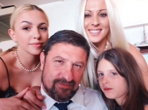 Ο Νίκος Χαρδαλιάς και η οικογένεια του