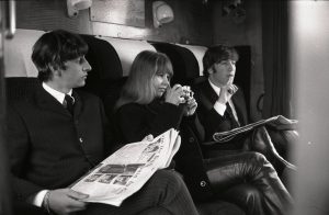 Μέλη των θρυλικών «The Beatles» και η Άστριντ Κίρχερ